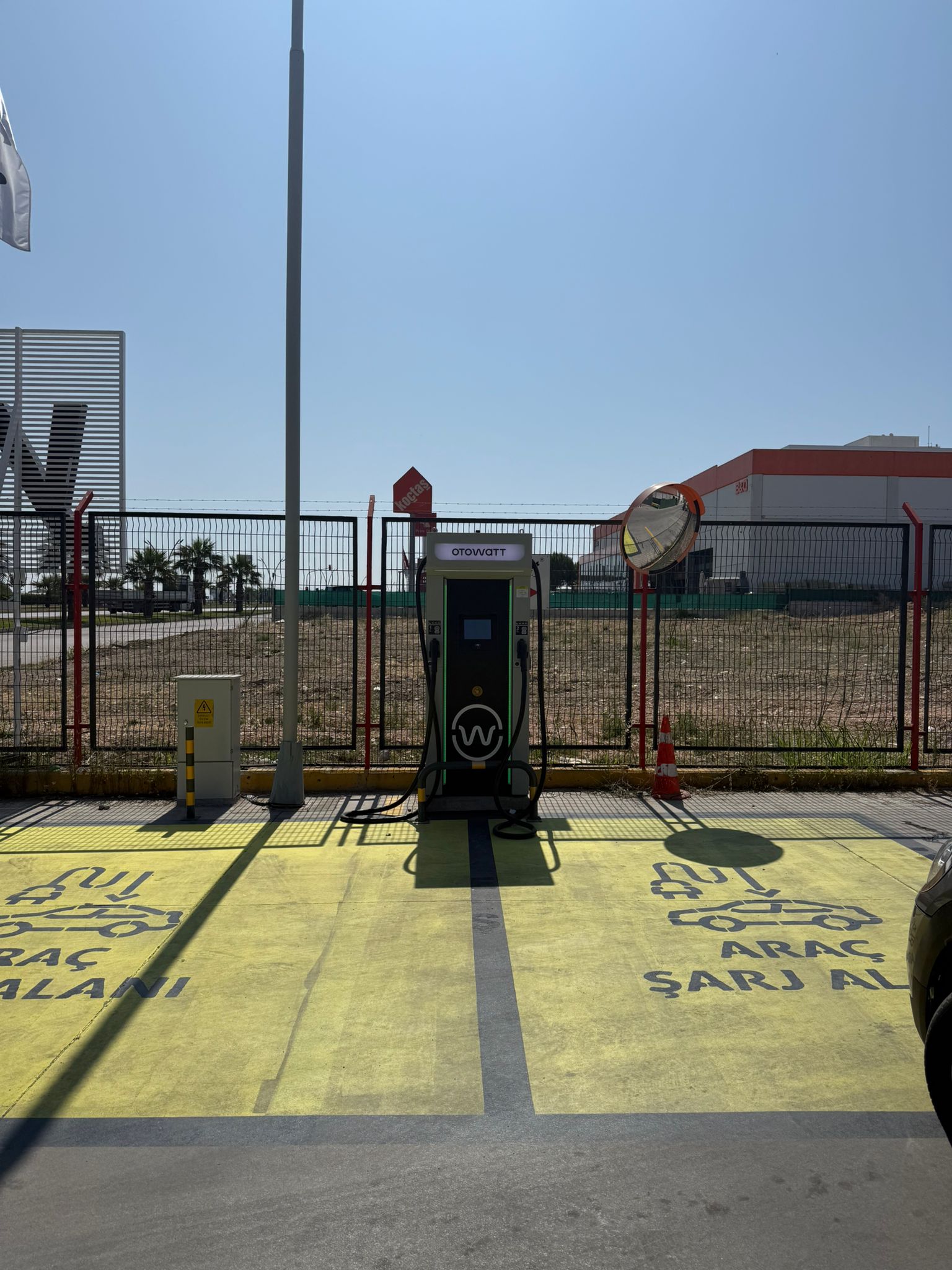 Yapınet Yapı Market şarj noktası Yapınet Yapı Market şarj noktası